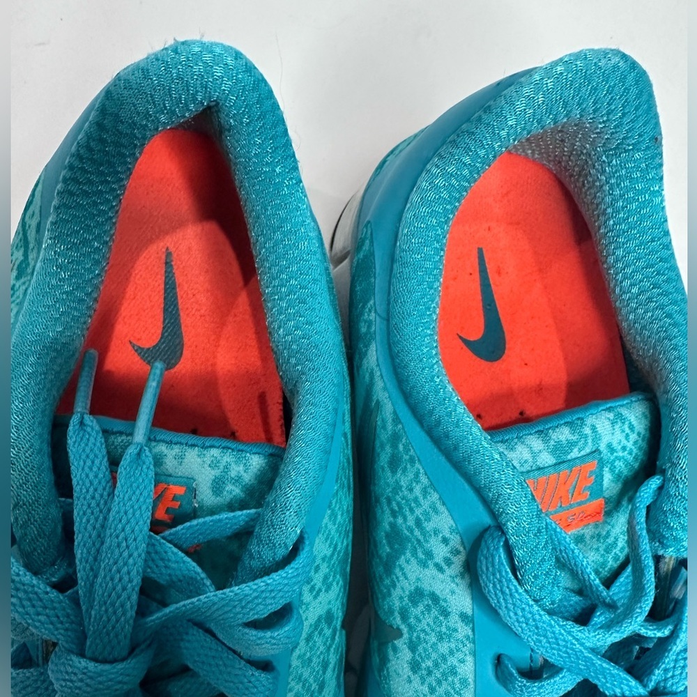 Used Women’s Nike 5.0 free run sz. 5.5 - Picture 5 of 7